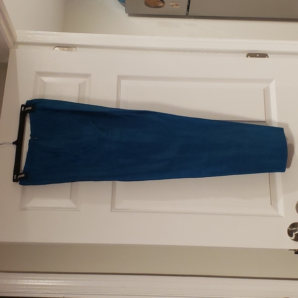 Women's suit size 6-8. - Picture 3 of 9